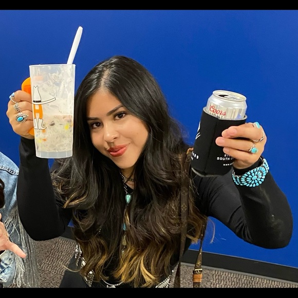 Meet your Posher, Claudia - Picture 3 of 3